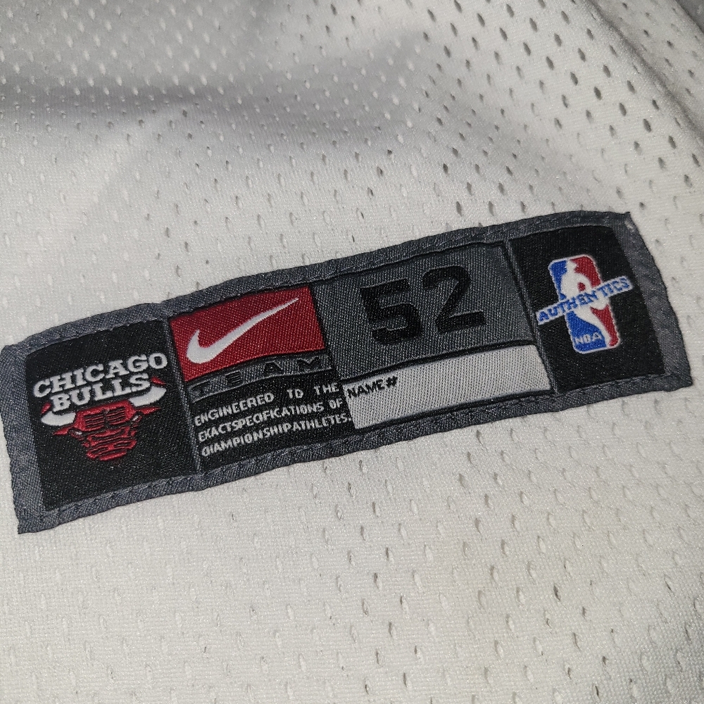 Nike Jordan Chicago Bulls White and Red Jersey - Picture 5 of 6